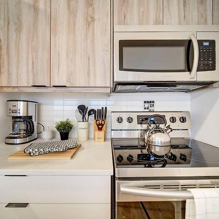 Luxurious Modern 2Br Condo Sleeps 5 Coffee, Ac, Wifi Χάλιφαξ Εξωτερικό φωτογραφία