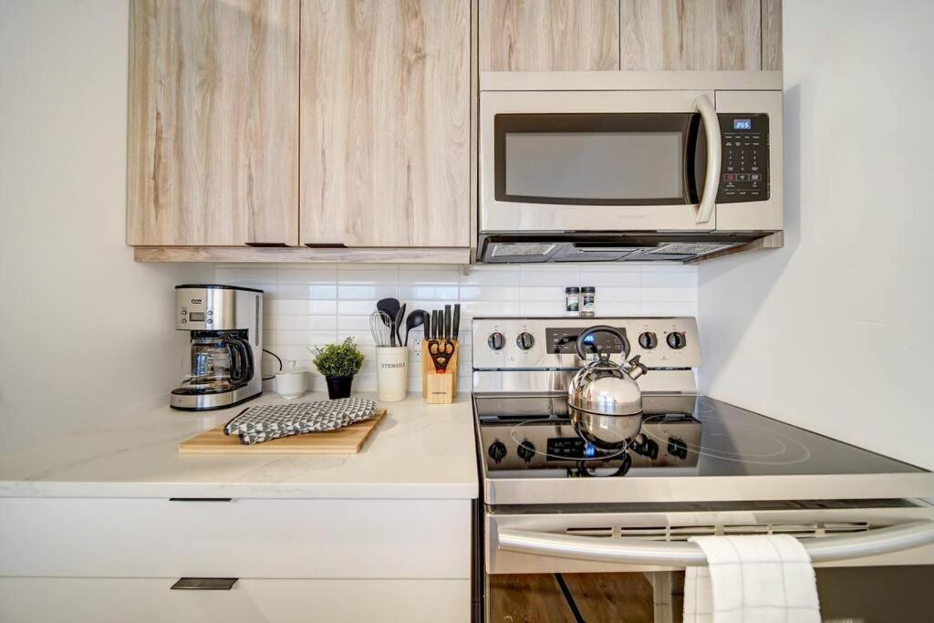 Luxurious Modern 2Br Condo Sleeps 5 Coffee, Ac, Wifi Χάλιφαξ Εξωτερικό φωτογραφία
