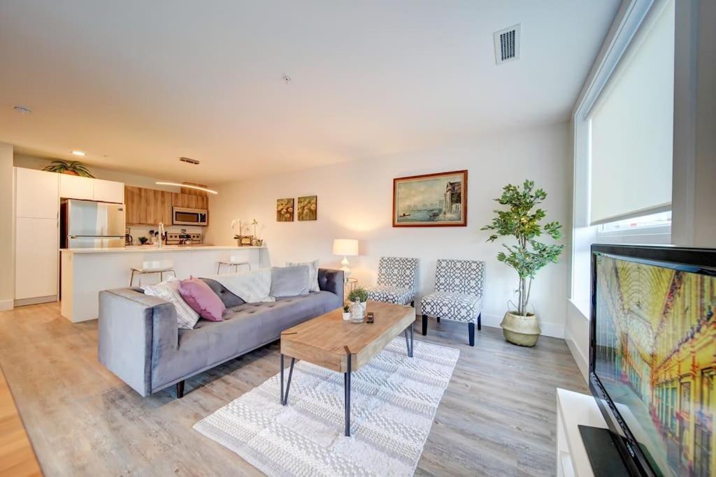 Luxurious Modern 2Br Condo Sleeps 5 Coffee, Ac, Wifi Χάλιφαξ Εξωτερικό φωτογραφία