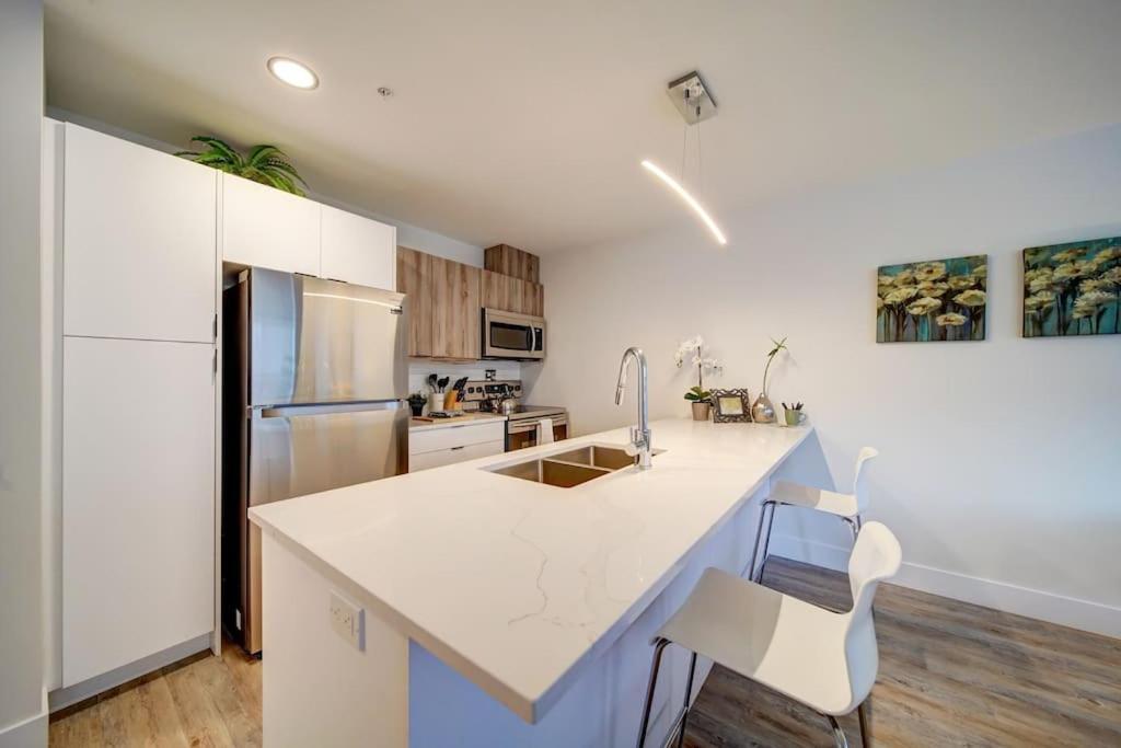 Luxurious Modern 2Br Condo Sleeps 5 Coffee, Ac, Wifi Χάλιφαξ Εξωτερικό φωτογραφία