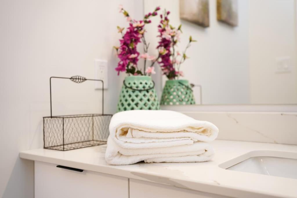 Luxurious Modern 2Br Condo Sleeps 5 Coffee, Ac, Wifi Χάλιφαξ Εξωτερικό φωτογραφία