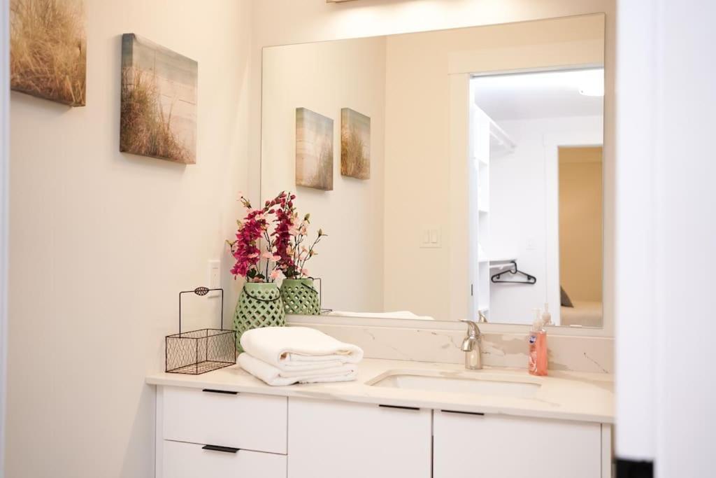 Luxurious Modern 2Br Condo Sleeps 5 Coffee, Ac, Wifi Χάλιφαξ Εξωτερικό φωτογραφία