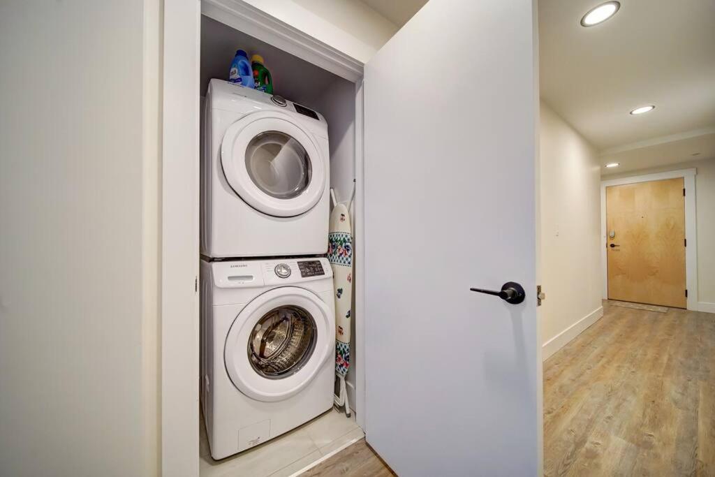 Luxurious Modern 2Br Condo Sleeps 5 Coffee, Ac, Wifi Χάλιφαξ Εξωτερικό φωτογραφία