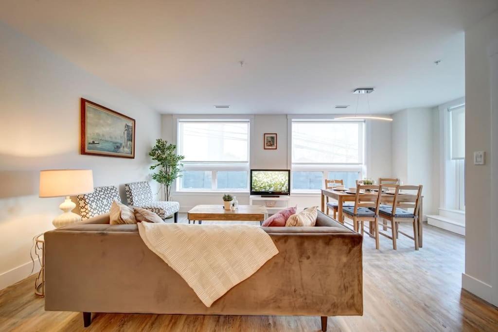 Luxurious Modern 2Br Condo Sleeps 5 Coffee, Ac, Wifi Χάλιφαξ Εξωτερικό φωτογραφία